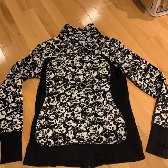 🌟HP🌟VEUC Lululemon Cozy Cuddle Up Jacket Fleur Sombre White & Black - size 8 - Picture 14 of 17
